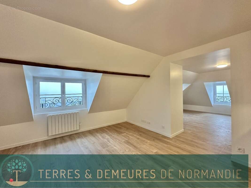 Dernier étage, vue dégagée : Studio cosy de 26,80m² à Dieppe, 76. - photo 3