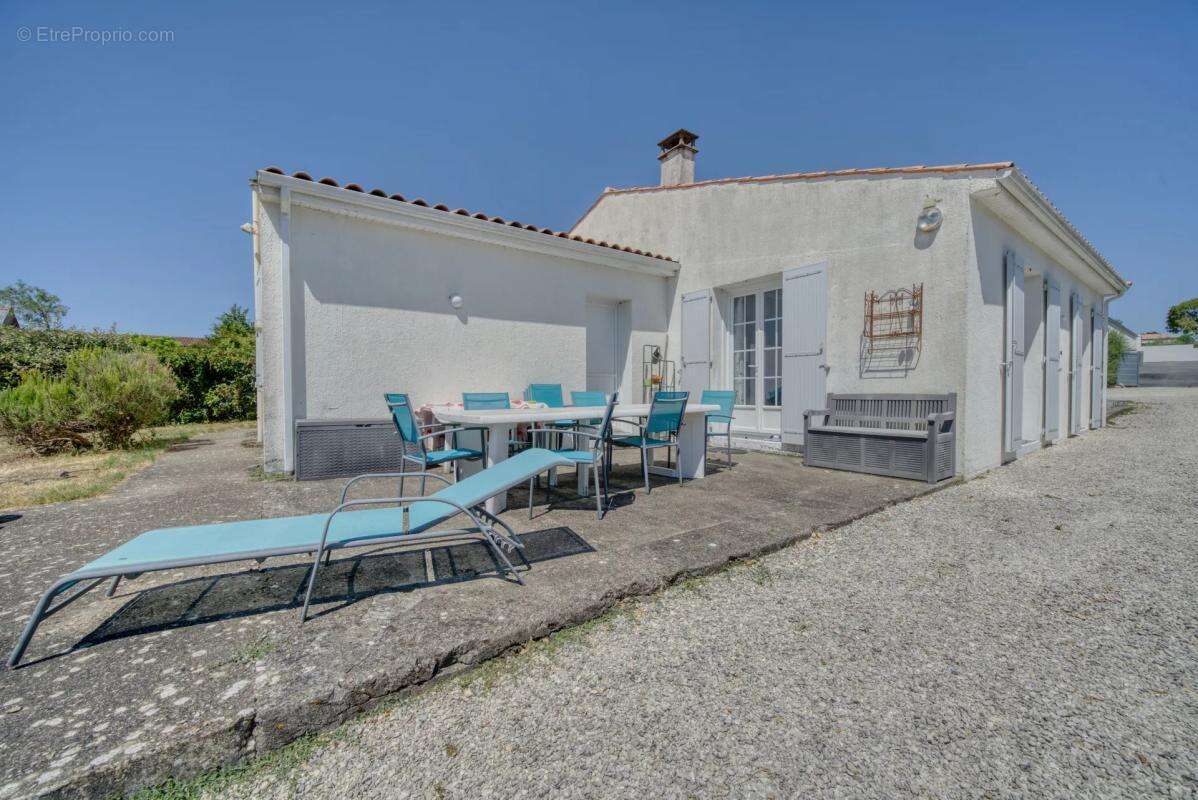 Maison de 6 pièces de 176 m² à Bussac-sur-Charente - photo 24