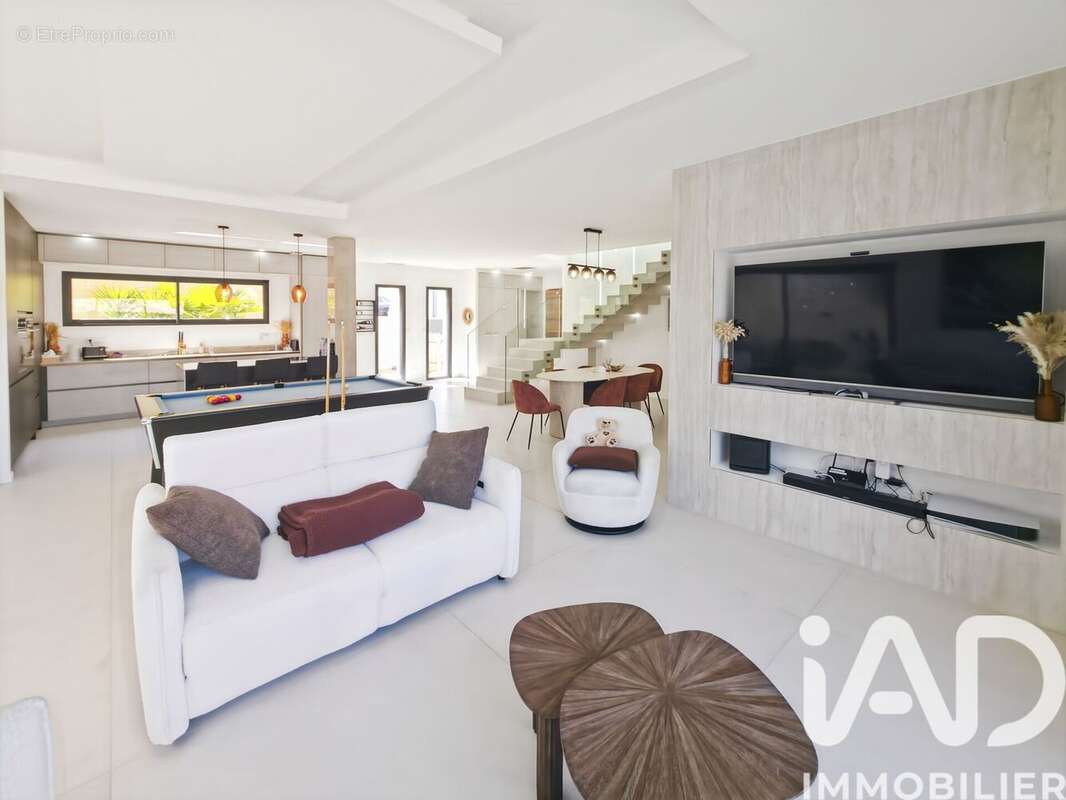Maison 140 m² à Montblanc  - photo 9