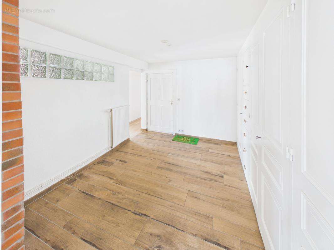 CHAMBÉRY HISTORIQUE - T4 de109.22m² en dernier étage avec cave et greniers - photo 10