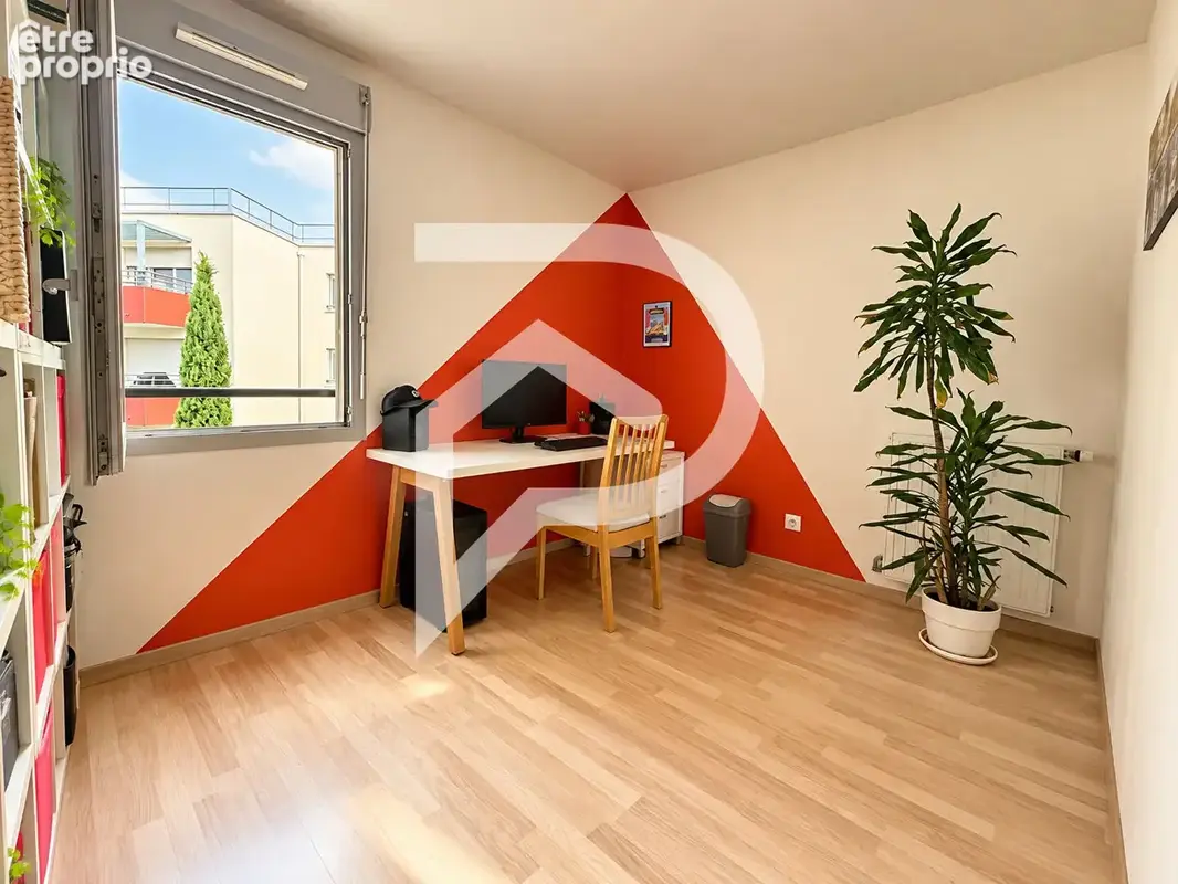 Meyzieu Gare - T4 de 78 M² - Terrasse, climatisation et double garage - photo 9
