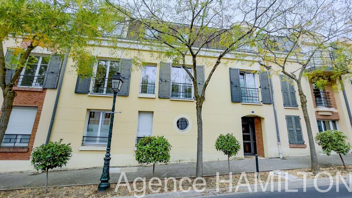 Garches mairie, beau T4 occupé avec parking, terrasse et jardin - photo 10