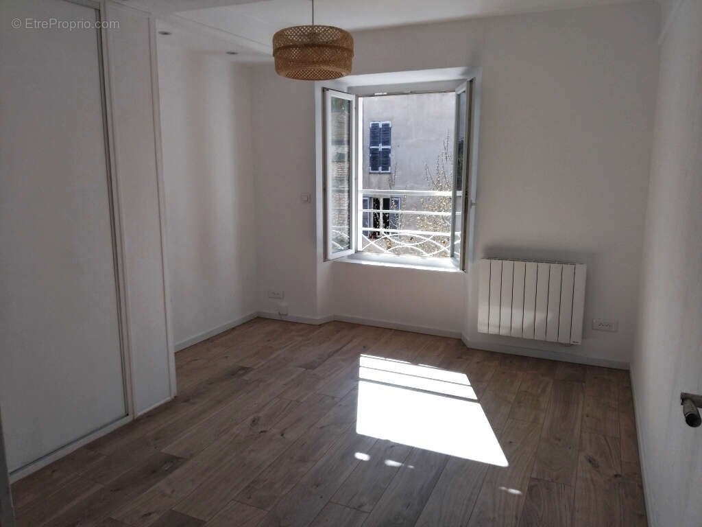 T3 dernier etage vue chateau proche place clemenceau et maintenon - photo 12