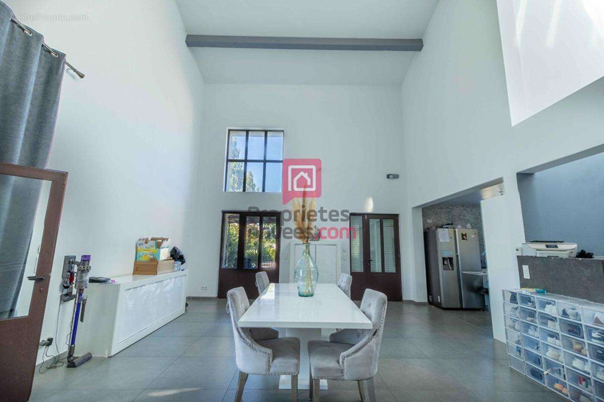 Villa avec piscine 4 chambres 240 m2, 1200m2 de terrain - photo 13