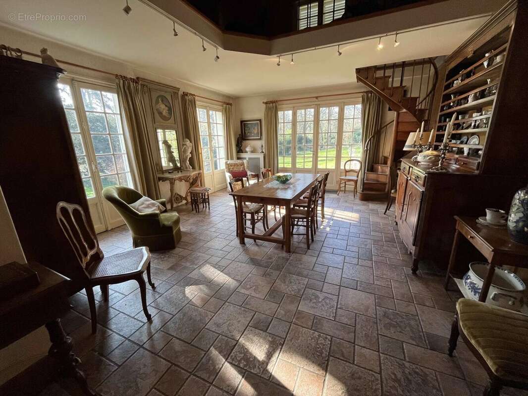 Maison à DAMPIERRE-EN-YVELINES