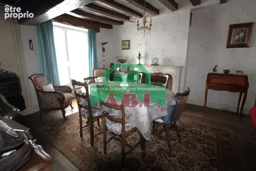 58, Varzy proche des commerces MAISON DE BOURG habitable à rafraîchir au goût du jour. - photo 5