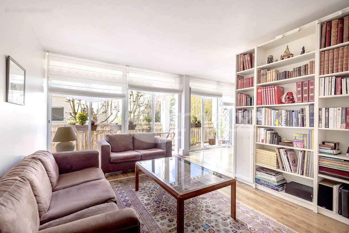 Appartement à COURBEVOIE