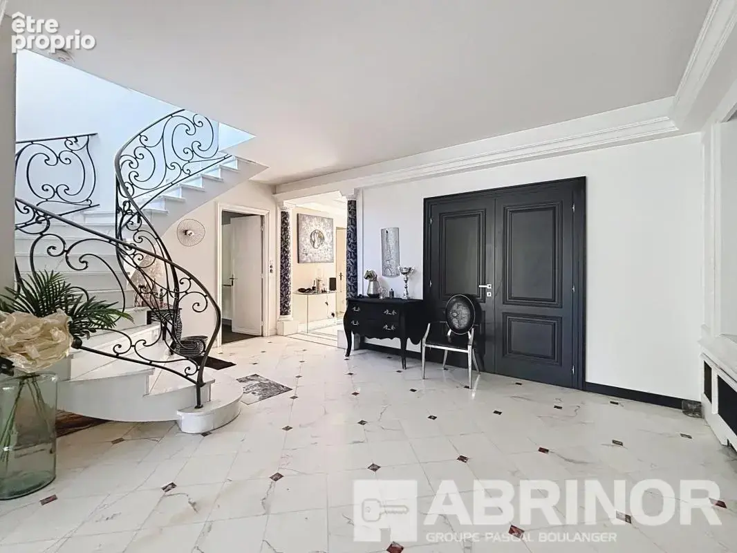 Maison de famille individuelle bâtie sur 1770m² - photo 12