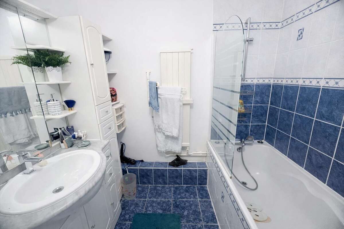 Appartement à COURBEVOIE