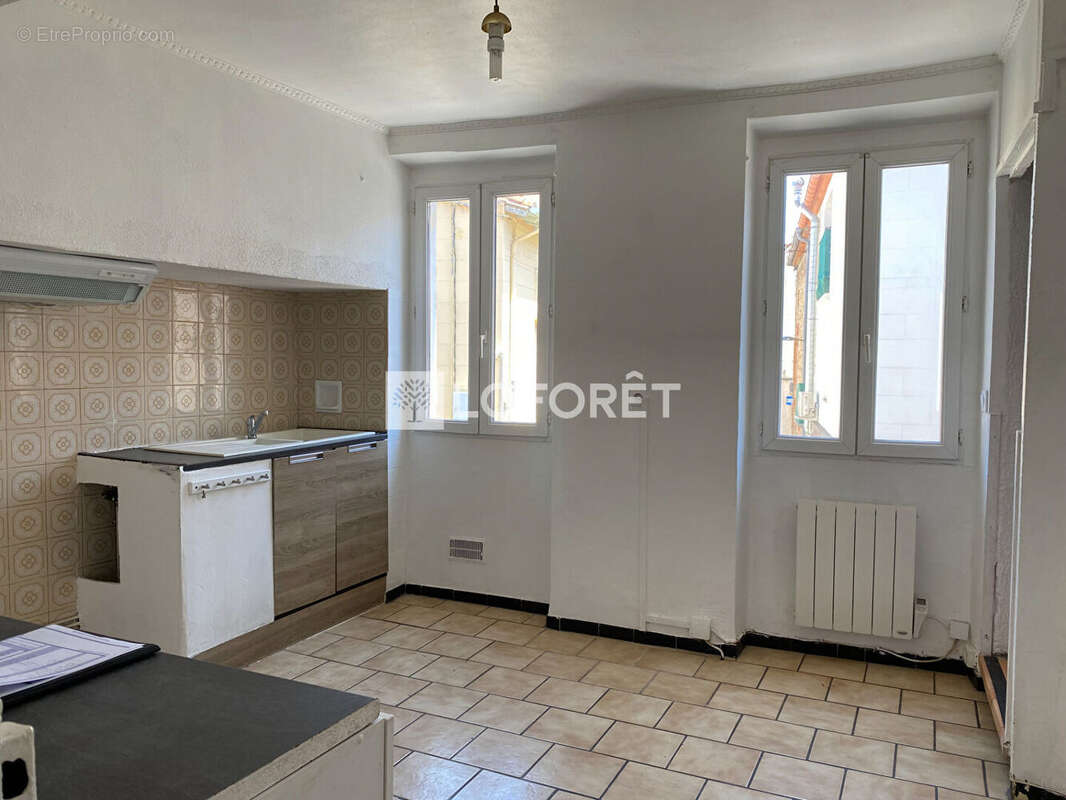 Immeuble avec commerce et duplex. - photo 3