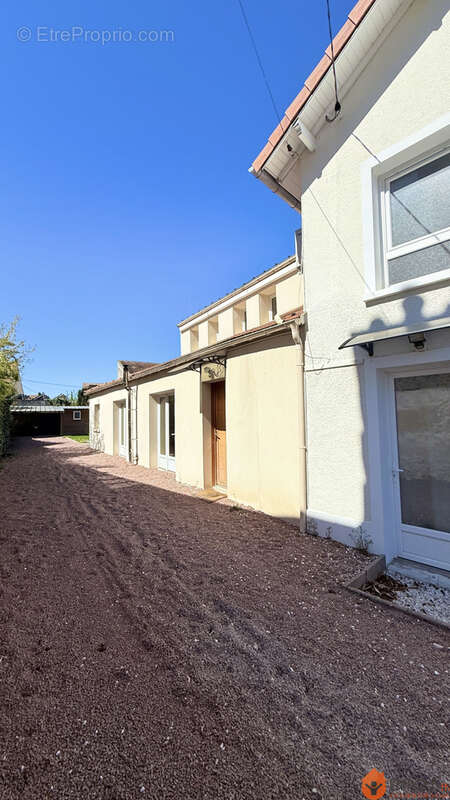 Maison à MAGNY-LE-HONGRE