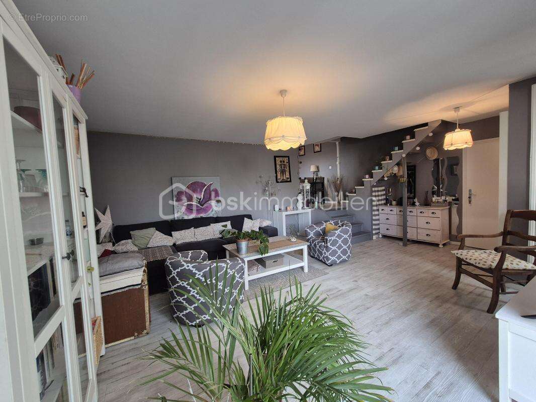 Appartement à COURCOURONNES