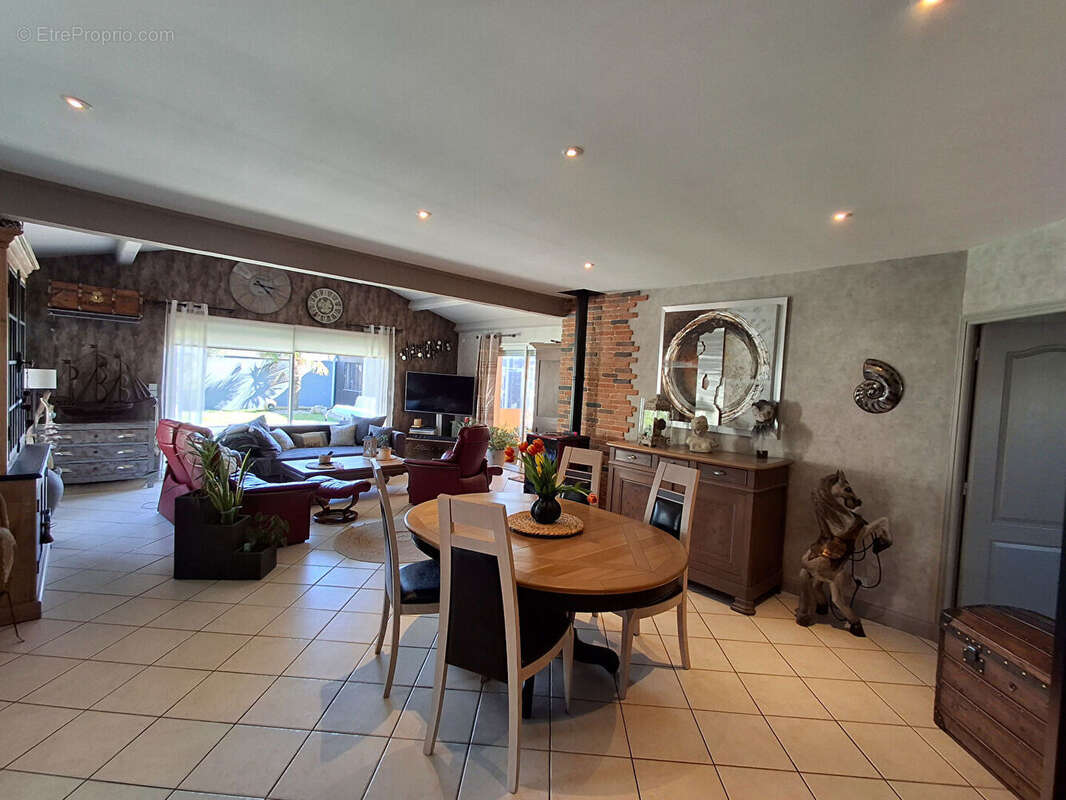 Maison à DOMPIERRE-SUR-MER