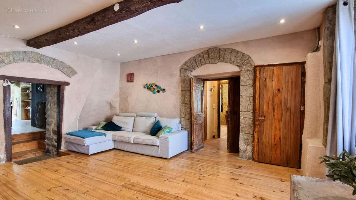 Maison de charme rénovée de 155m² habitables avec cour intime et à 6 min de Carcassonne - photo 3