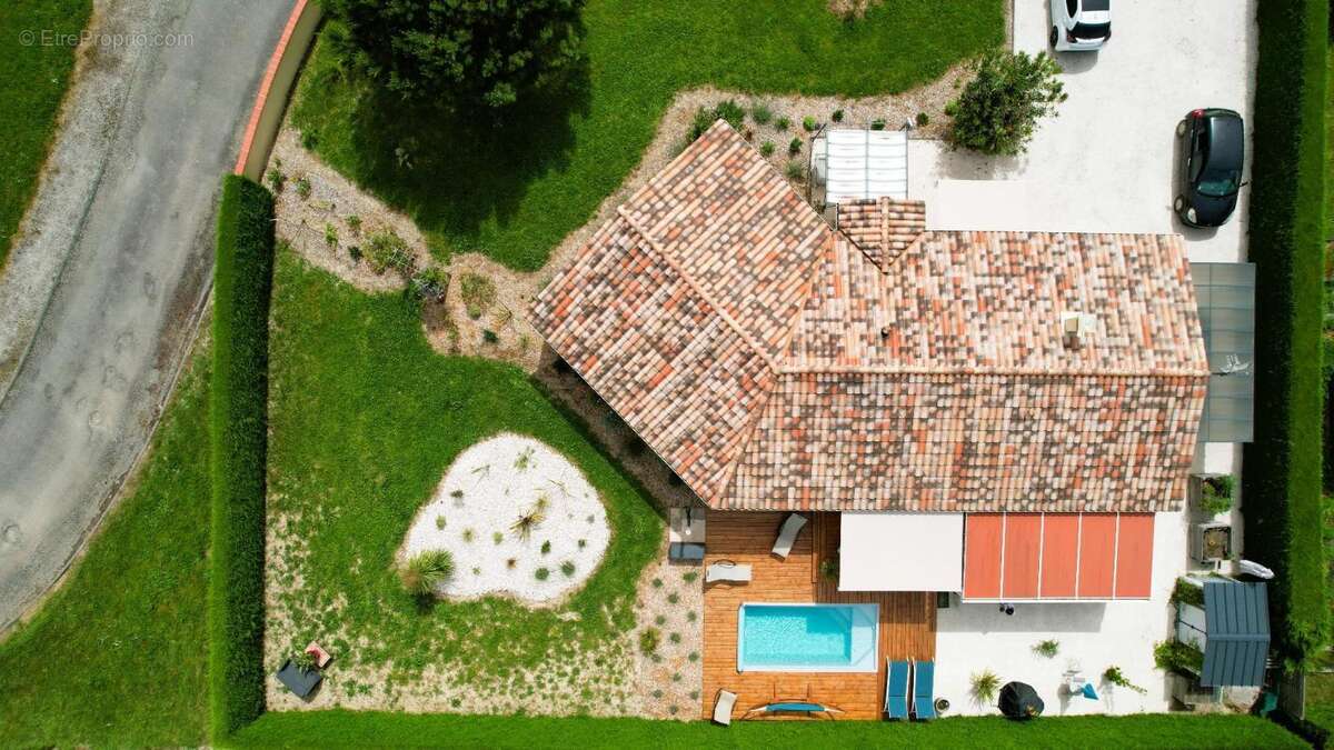 Maison à LA VILLE-DIEU-DU-TEMPLE