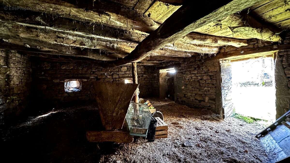Corps de ferme 7 bâtiments - 5.8ha de terrain - à rénover - photo 16