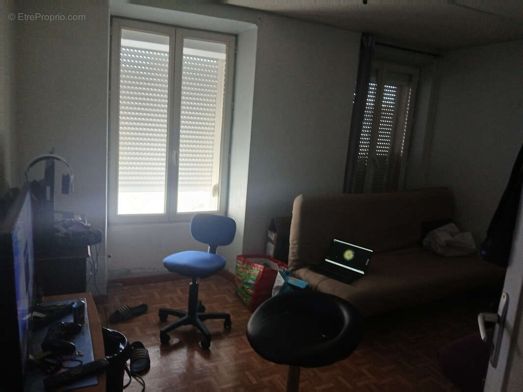 Appartement à JOUY-LE-CHATEL