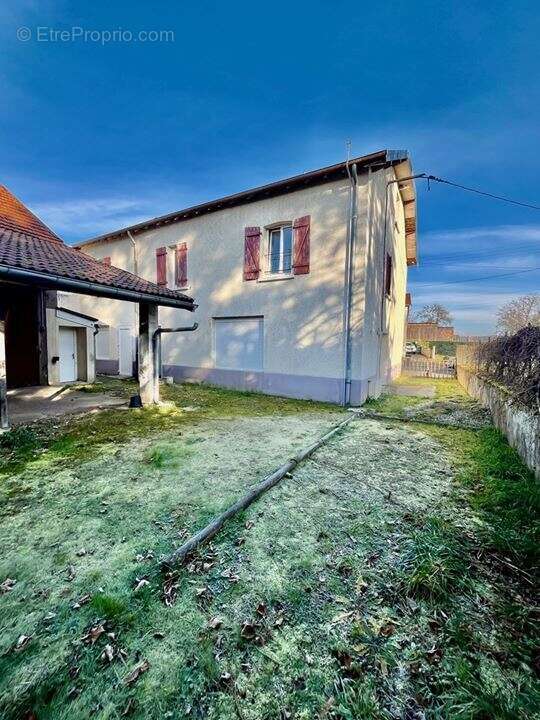 Appartement à FONTAINE-LES-LUXEUIL