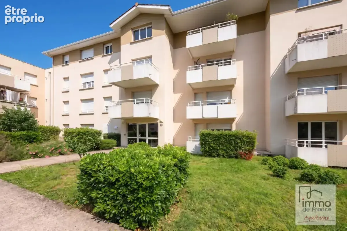 T2 rénové avec parking dans résidence avec piscine - photo 9