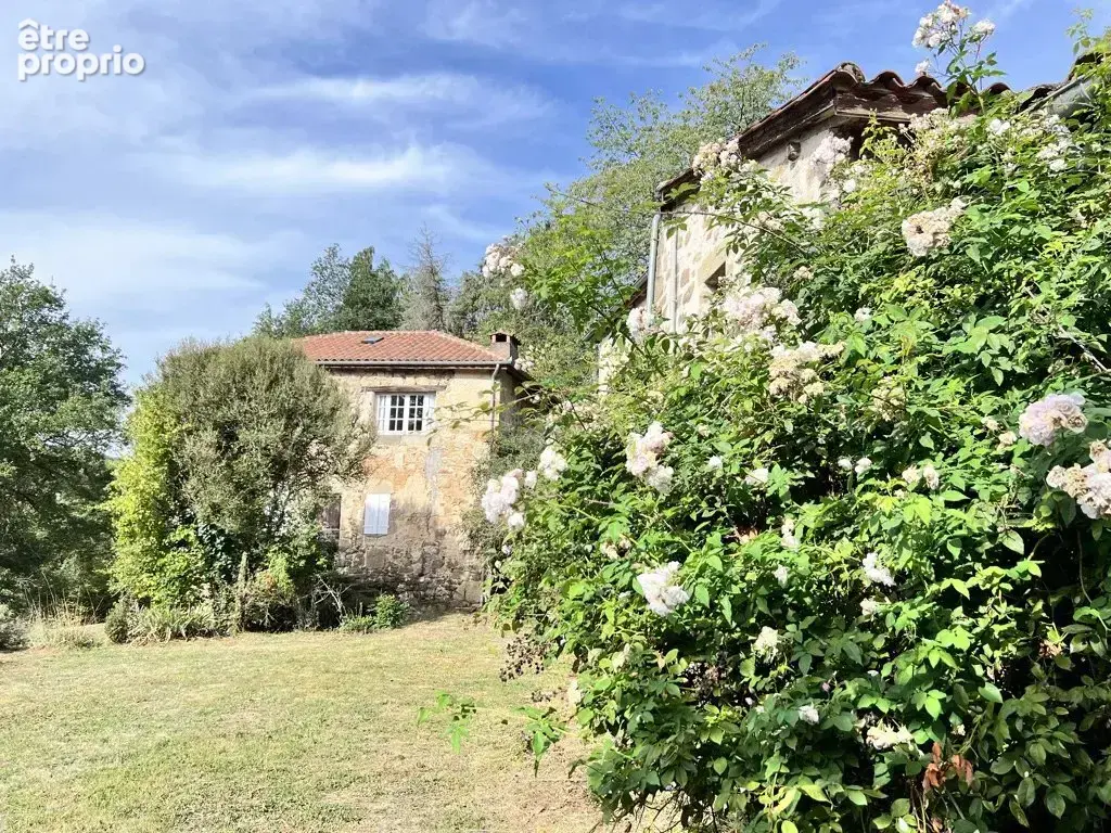 Environs de Figeac: Ensemble de deux maisons en pierre et dépendances avec 20 hectares - photo 16
