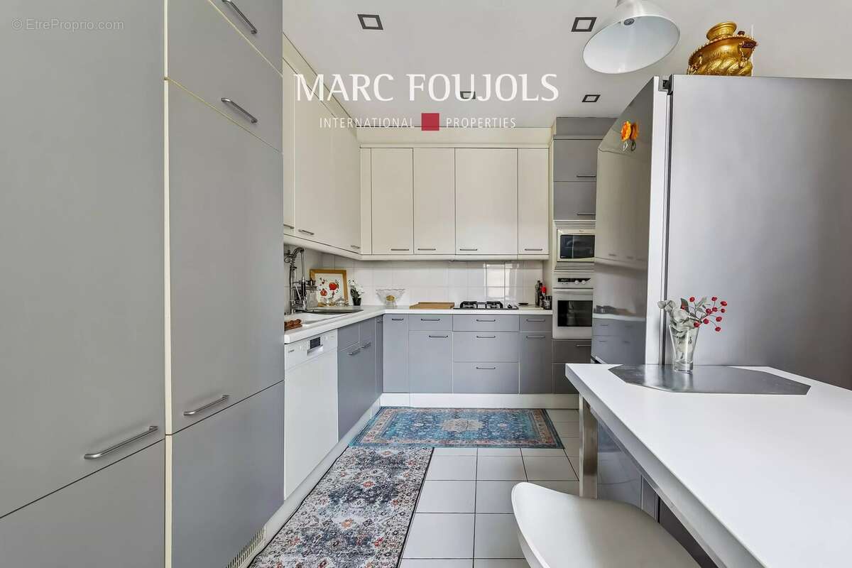 Appartement à PARIS-16E