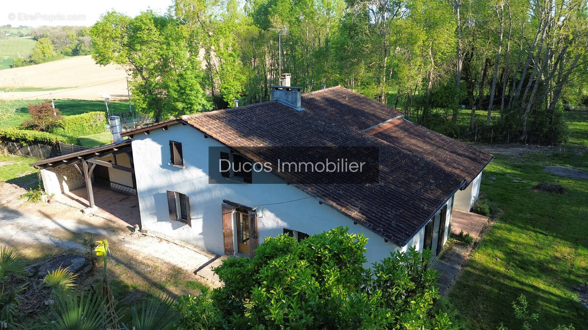 Maison à VIRAZEIL