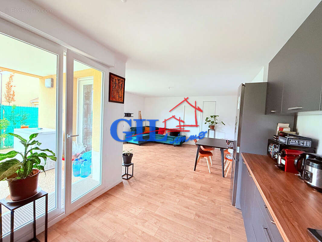 Appartement à SAVIGNY-LE-TEMPLE