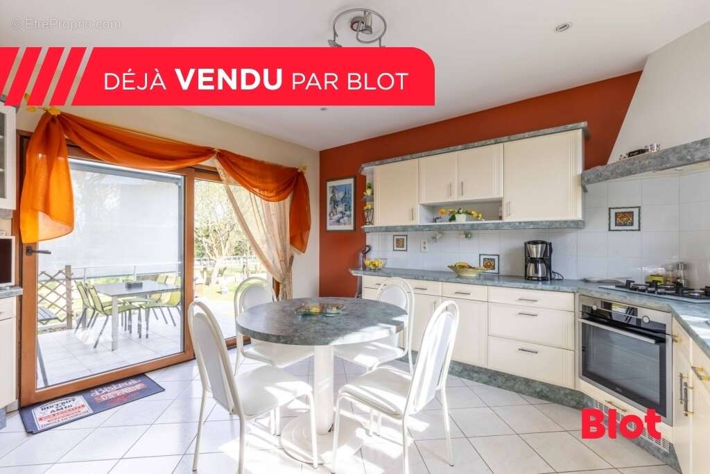 Maison 113 m² à Montreuil-Le-Gast  - photo 4
