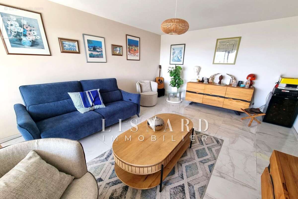 Appartement à VALLAURIS