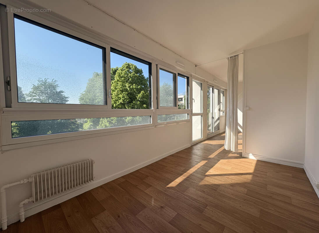 Appartement à VERRIERES-LE-BUISSON