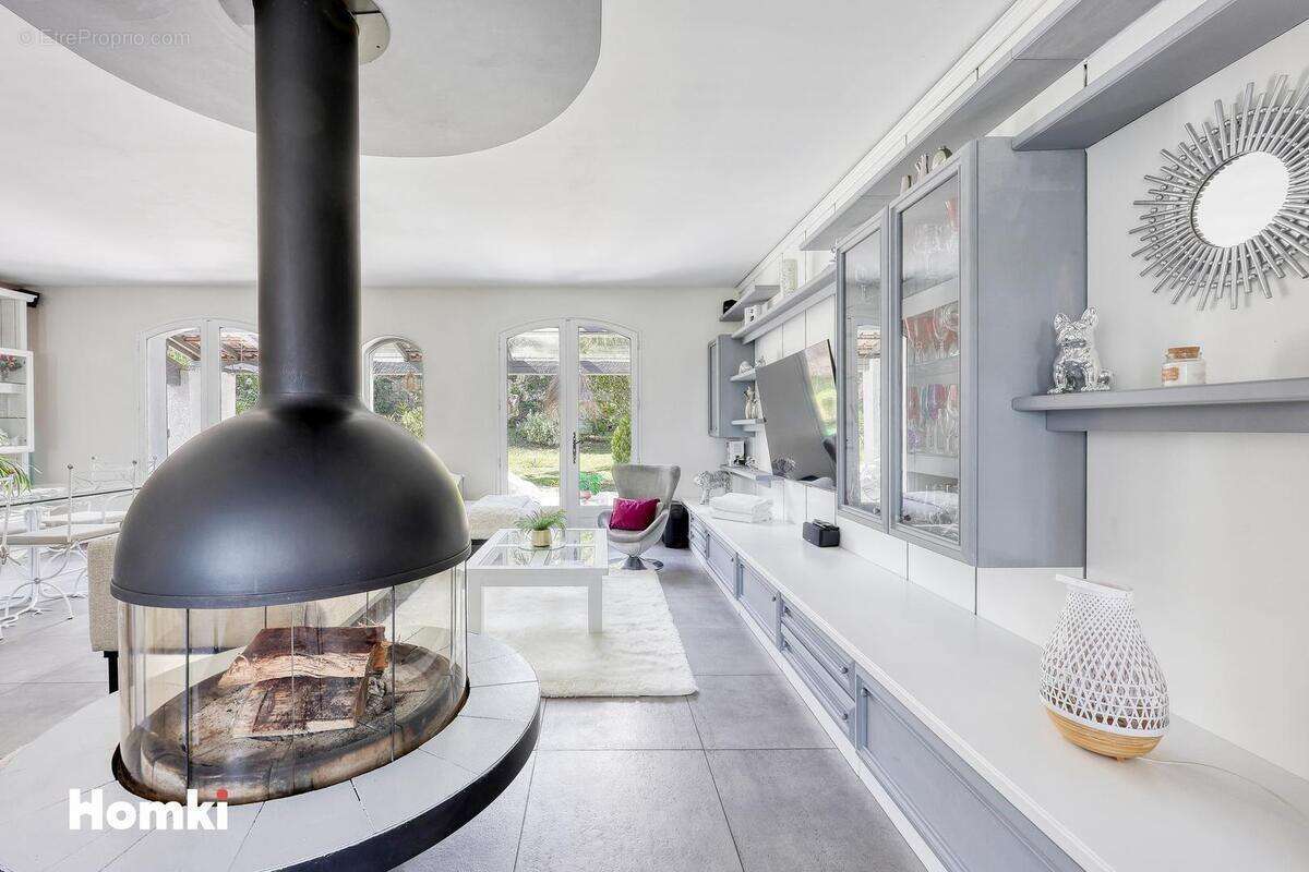 Maison à SOLLIES-VILLE