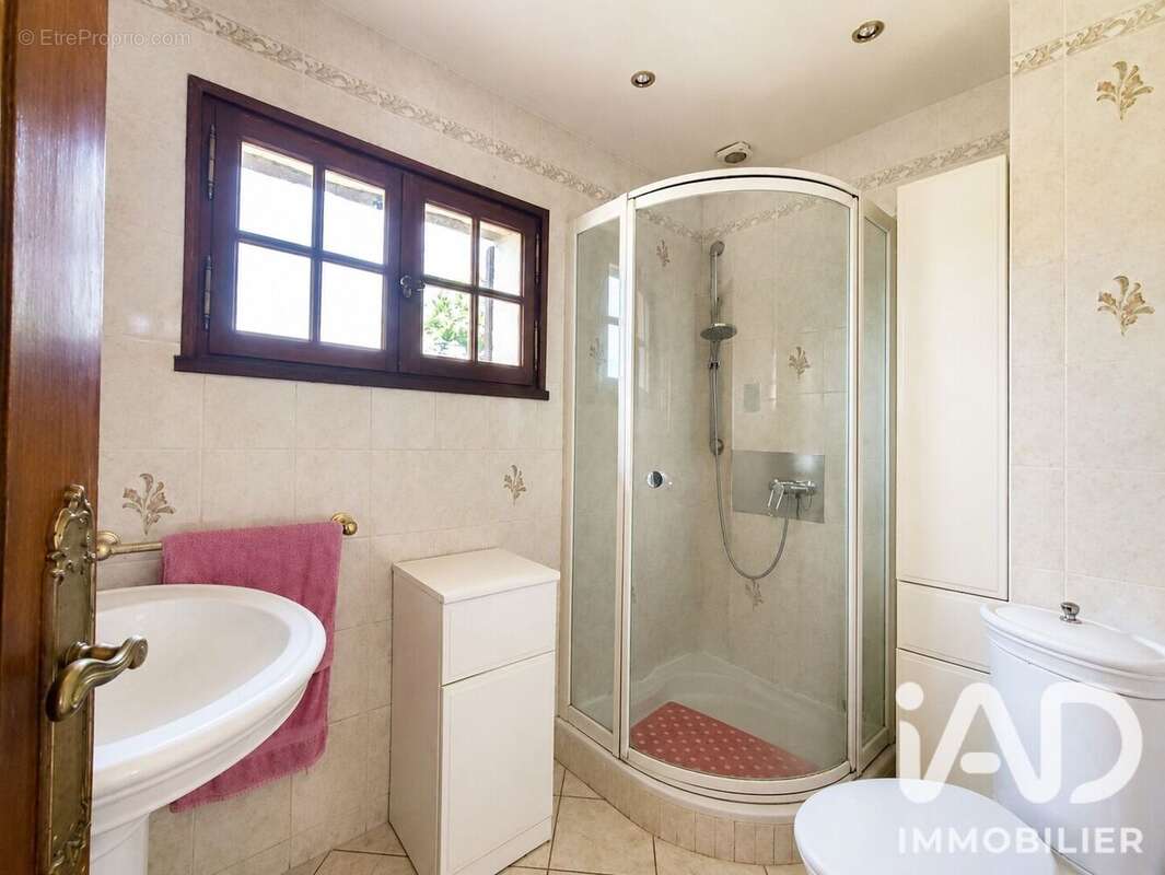 Maison 157 m² à Le Plessis-Feu-Aussoux  - photo 9