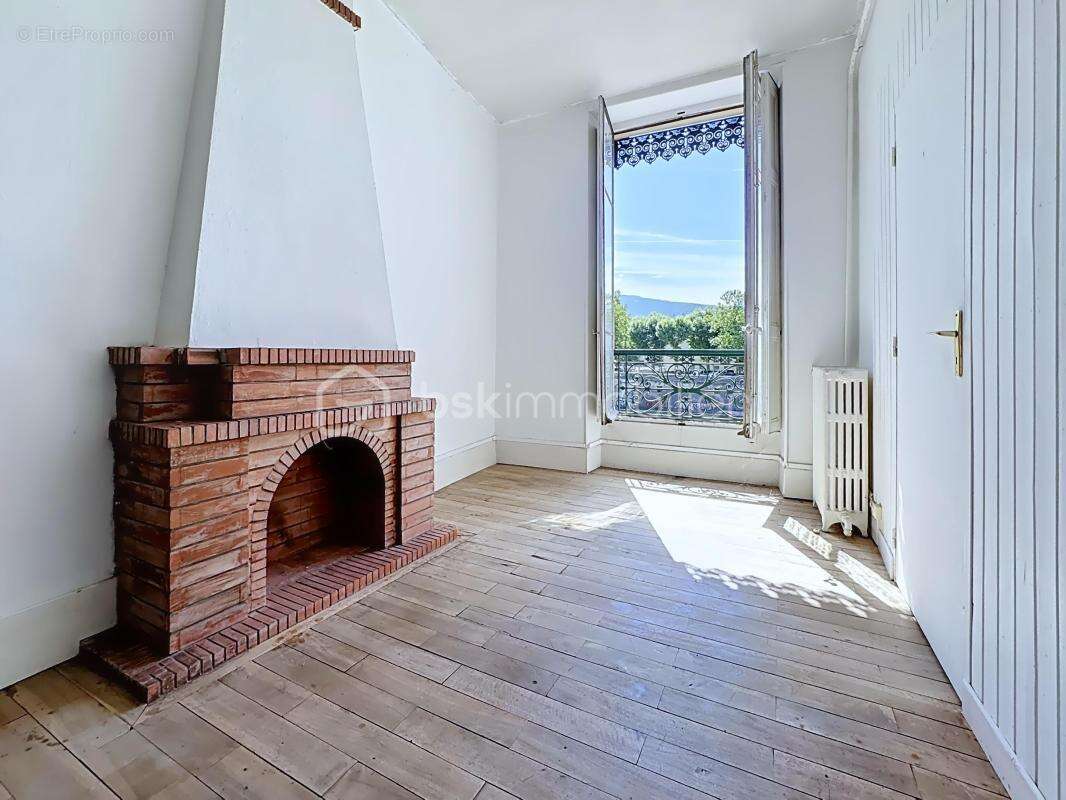 T4 de caractère de 94,17 m² A RENOVER– Quartier Saint-Laurent – Grenoble - photo 7