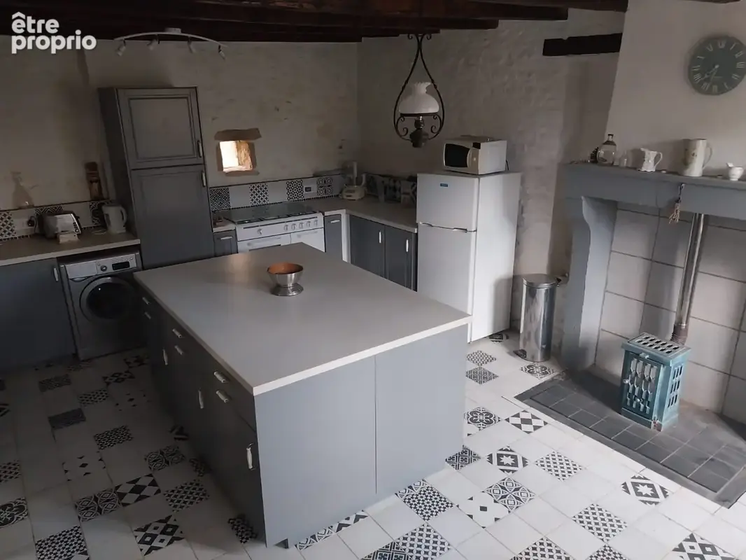 Jolie maison de Campagne, pierres app.; 3 Chambres; 150m2 hab à finir de rénover; Jardin clos; terrain de 669m - photo 4