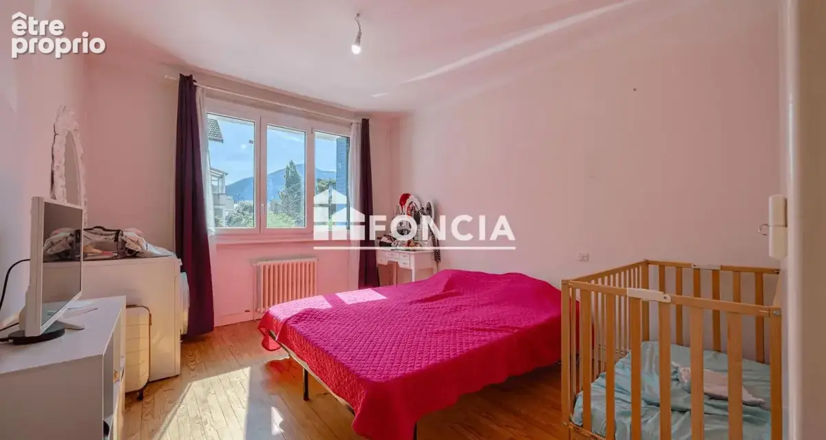 Annecy – secteur avenue de genève – t4, 3 chambres avec balcon, cave et stationnement - photo 4