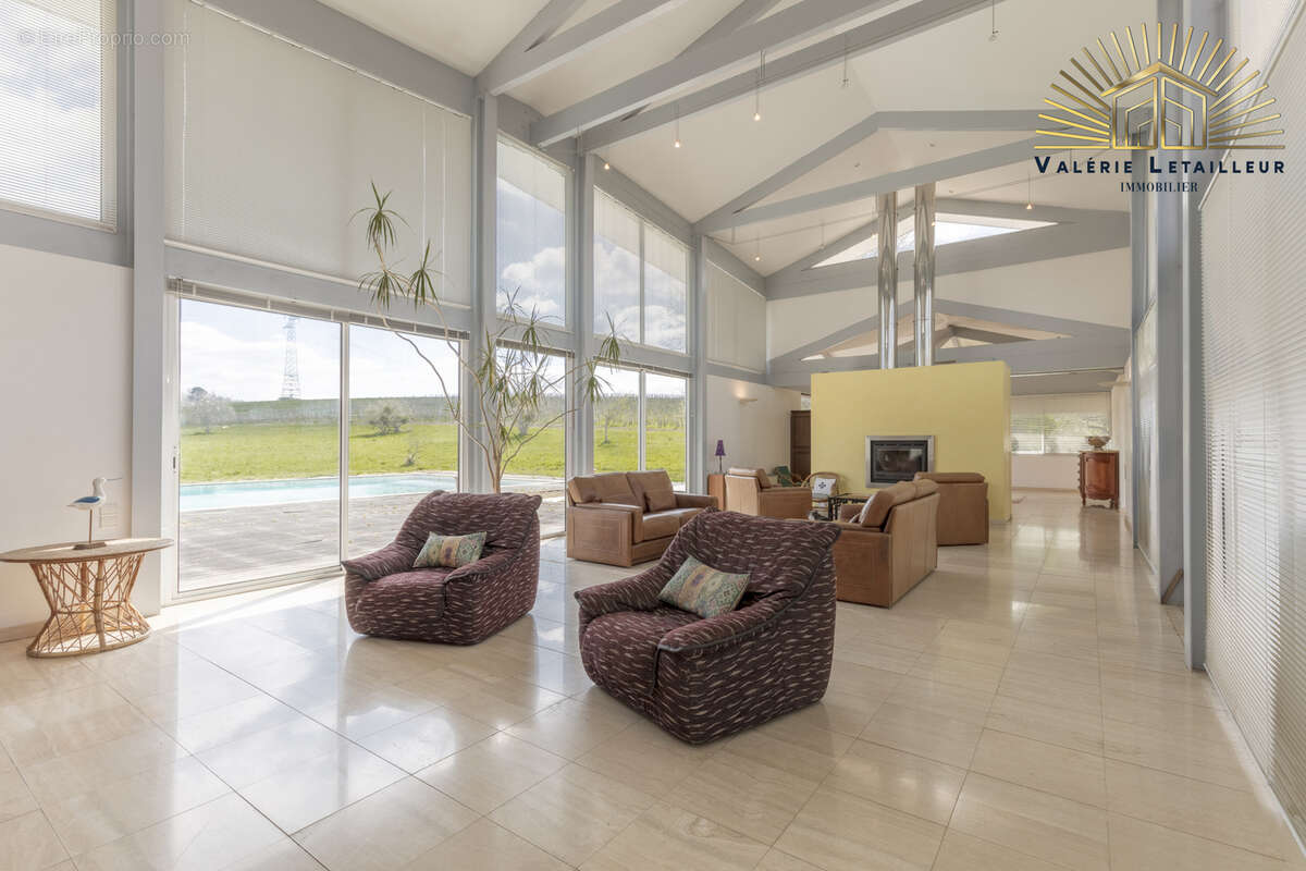 Maison à BEYCHAC-ET-CAILLAU