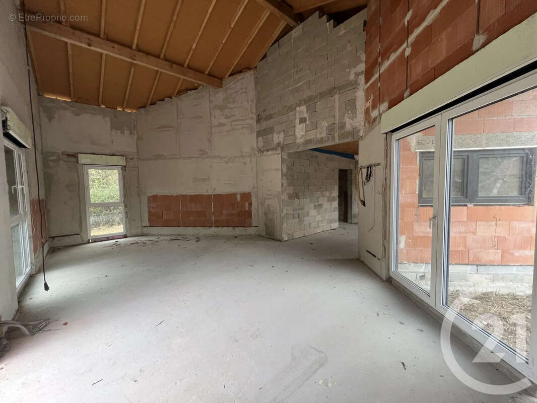 Maison à SAINTE-EULALIE-EN-BORN