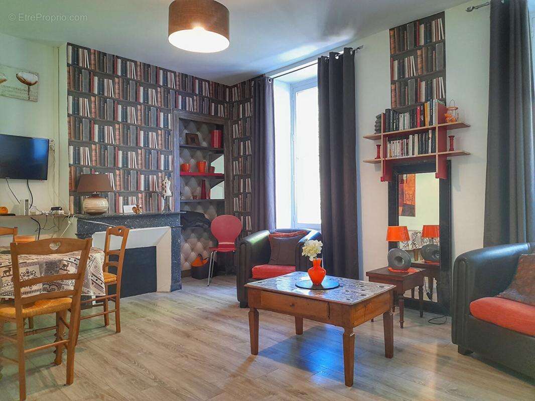 Appartement à EAUX-BONNES