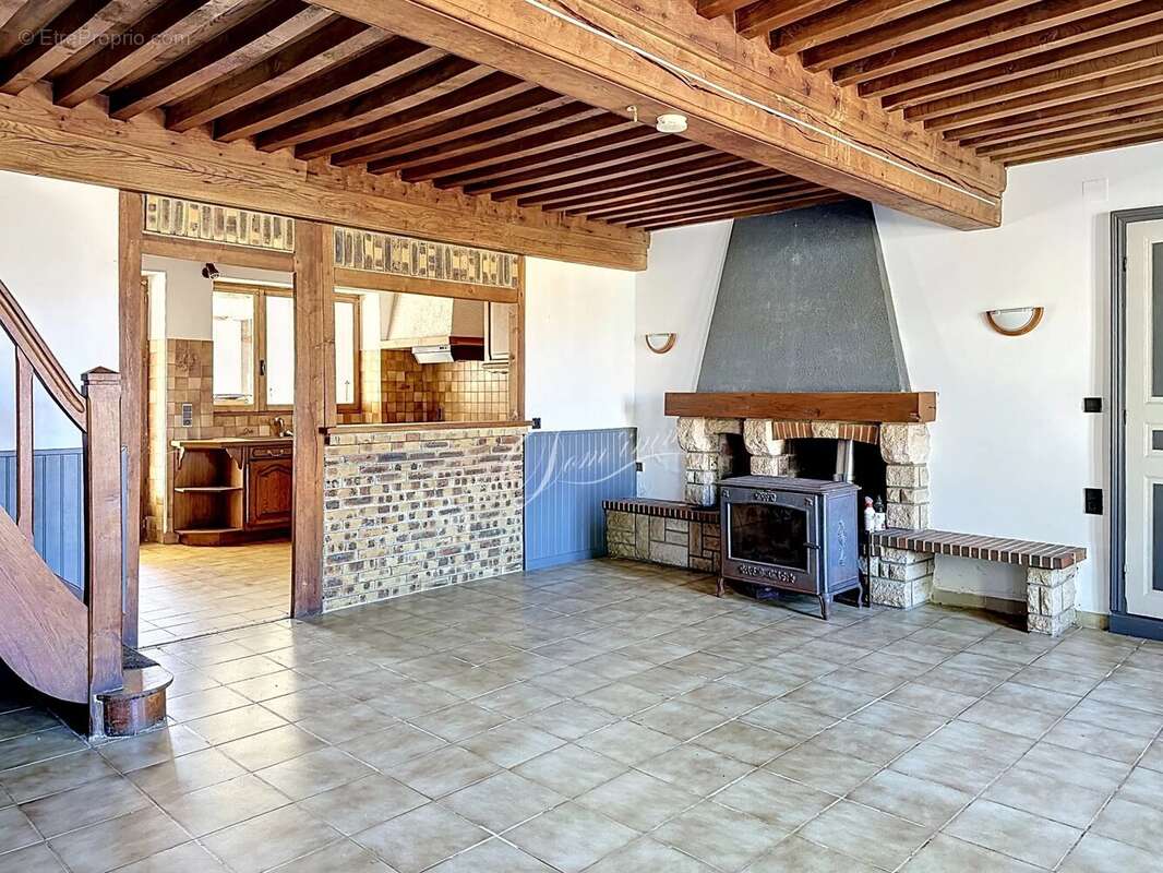 Appartement à LA ROCHE-EN-BRENIL