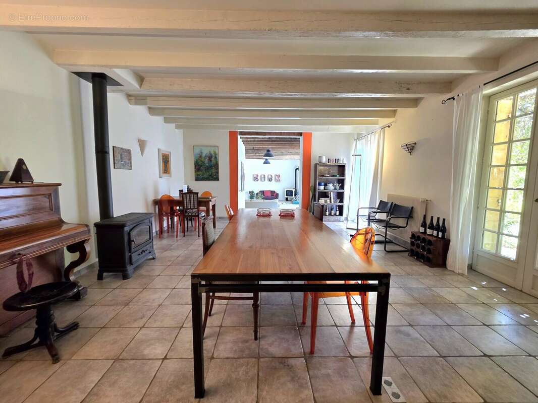 Ferme de style périgordien avec opportunités commerciales - photo 6