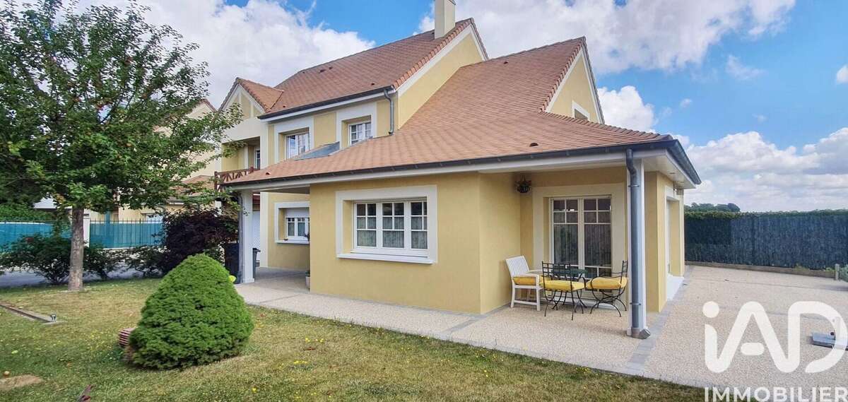 Maison 157 m² à Magny-Le-Hongre  - photo 2