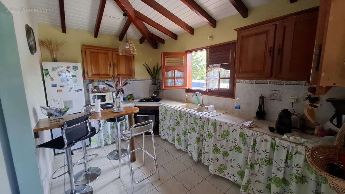 A VENDRE : Villa 2 T2 et 1 T4 (Vieux Habitants - 97119) - photo 13