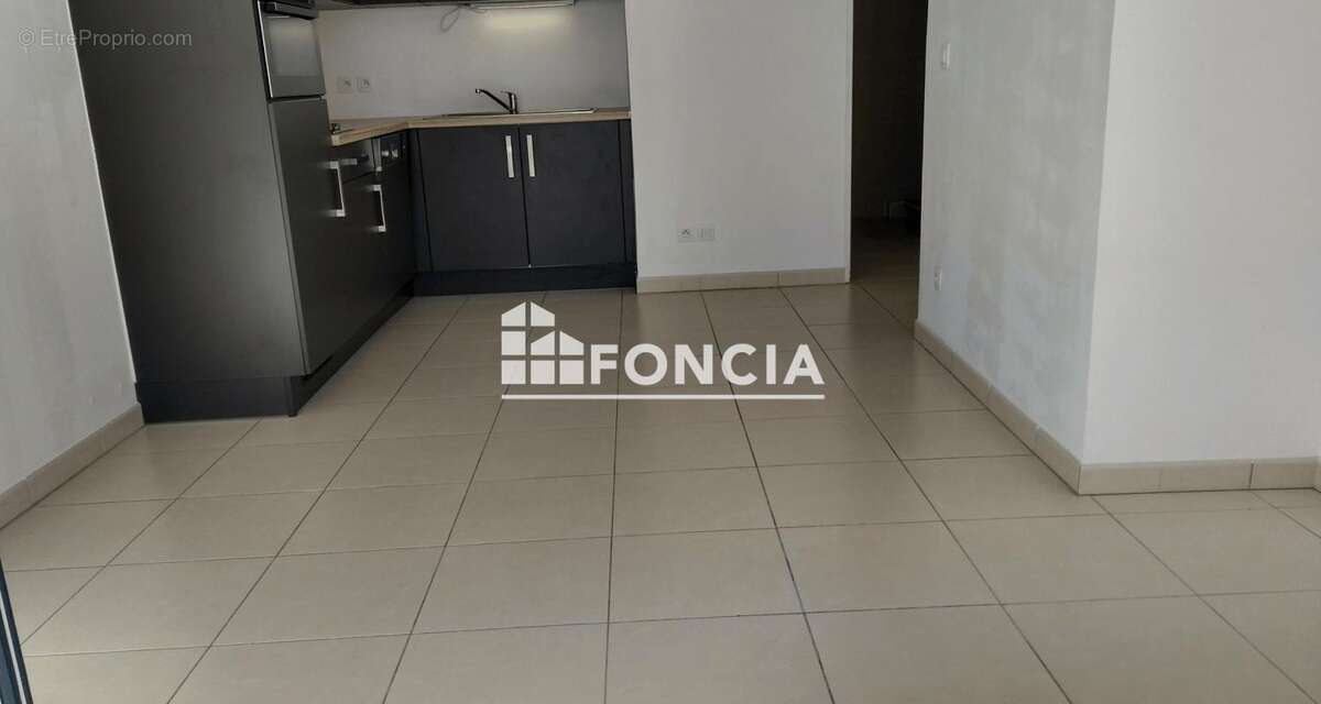 Baisse de prix !  2 pièces avec terrasse vue mer . Découvrez ce superbe appartement 2 pièces idéalement situé dans la prestigieu - photo 2