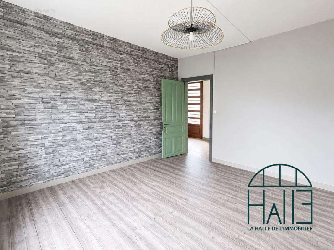 Maison 140 m² à Chalus  - photo 6