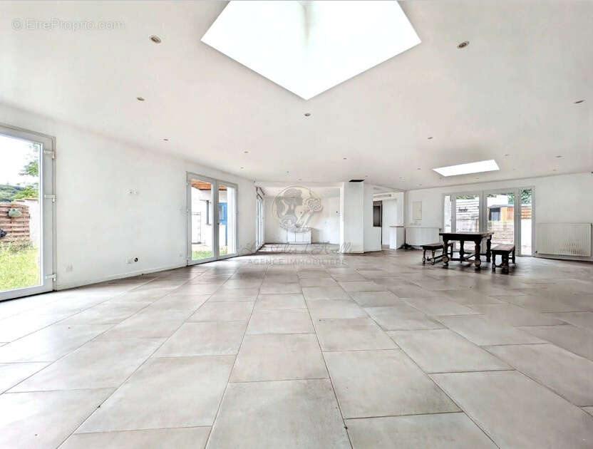 Maison à SAINT-GENIS-LAVAL