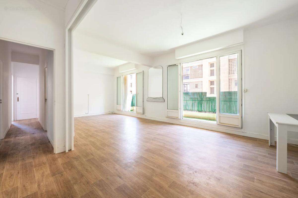 Appartement à MARSEILLE-2E