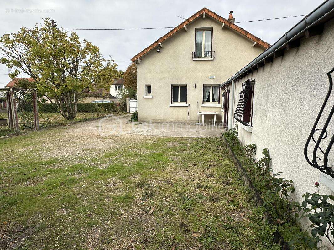 Maison à FLEURY-LES-AUBRAIS