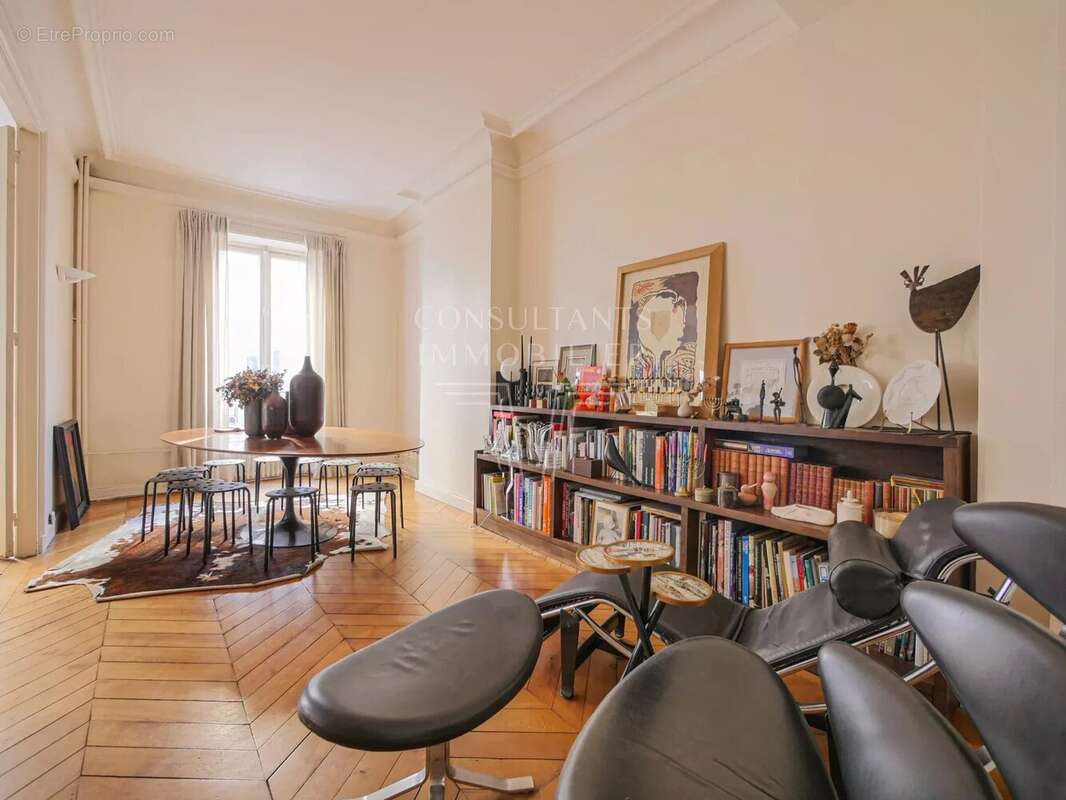 Appartement à PARIS-8E