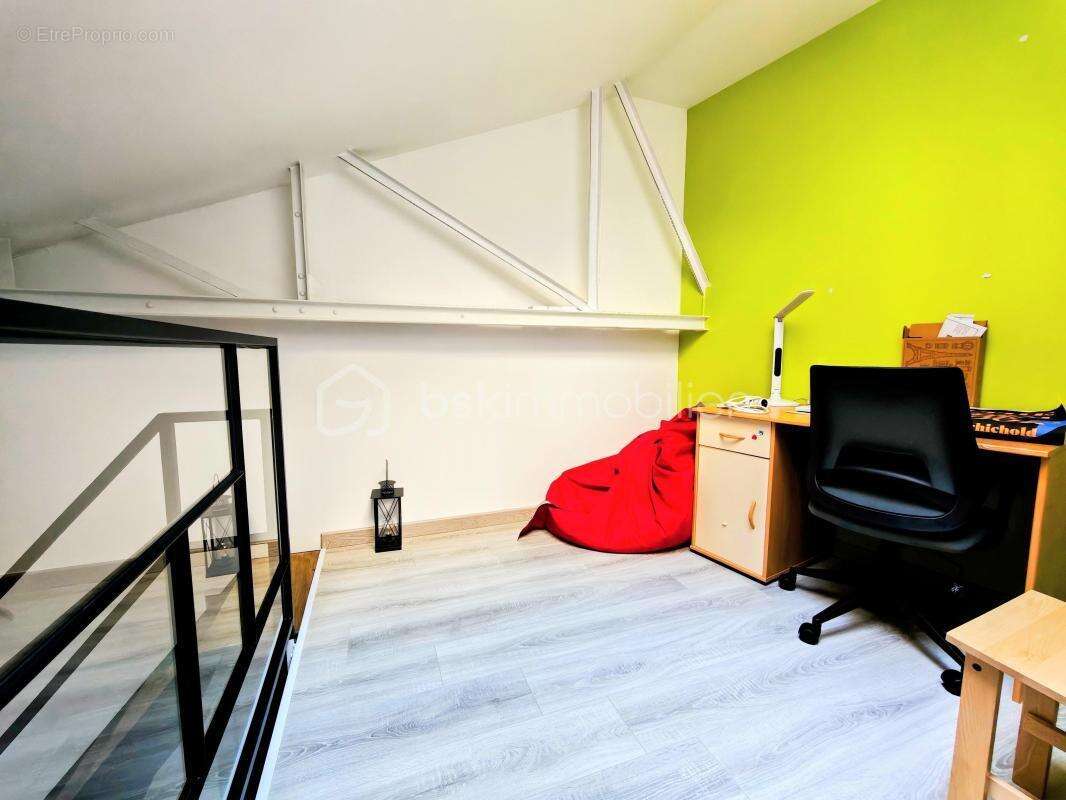 EXCLUSIVITÉ – Magnifique appartement duplex avec terrasse au cœur de la Place du Forum à Reims ! - photo 8