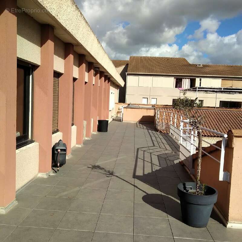 Commerce à MARSEILLE-16E